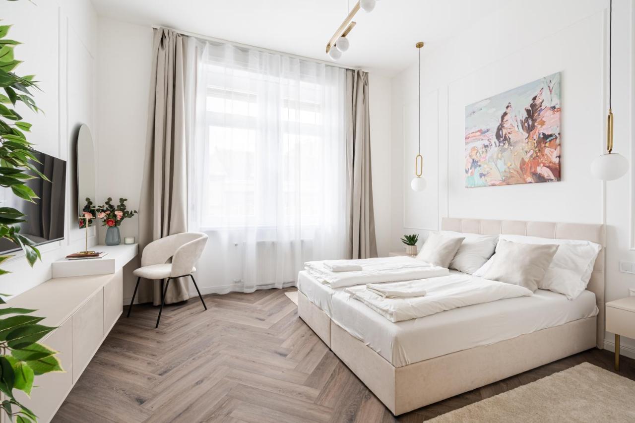 E13 - Grand Boulevard Heritage Suite - Best Location By Bqa Budapest Exterior photo