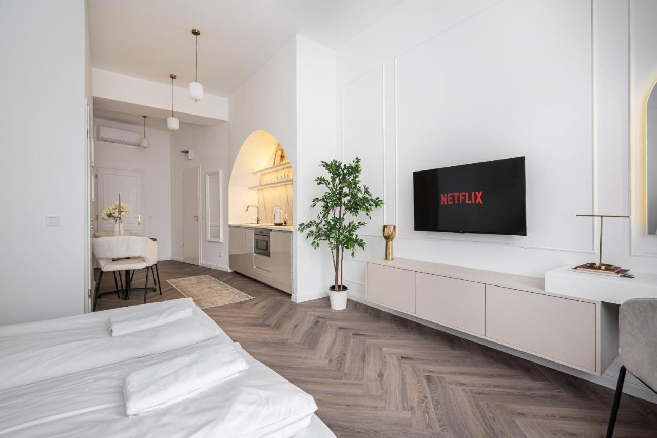 E13 - Grand Boulevard Heritage Suite - Best Location By Bqa Budapest Exterior photo