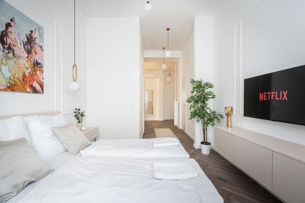 E13 - Grand Boulevard Heritage Suite - Best Location By Bqa Budapest Exterior photo