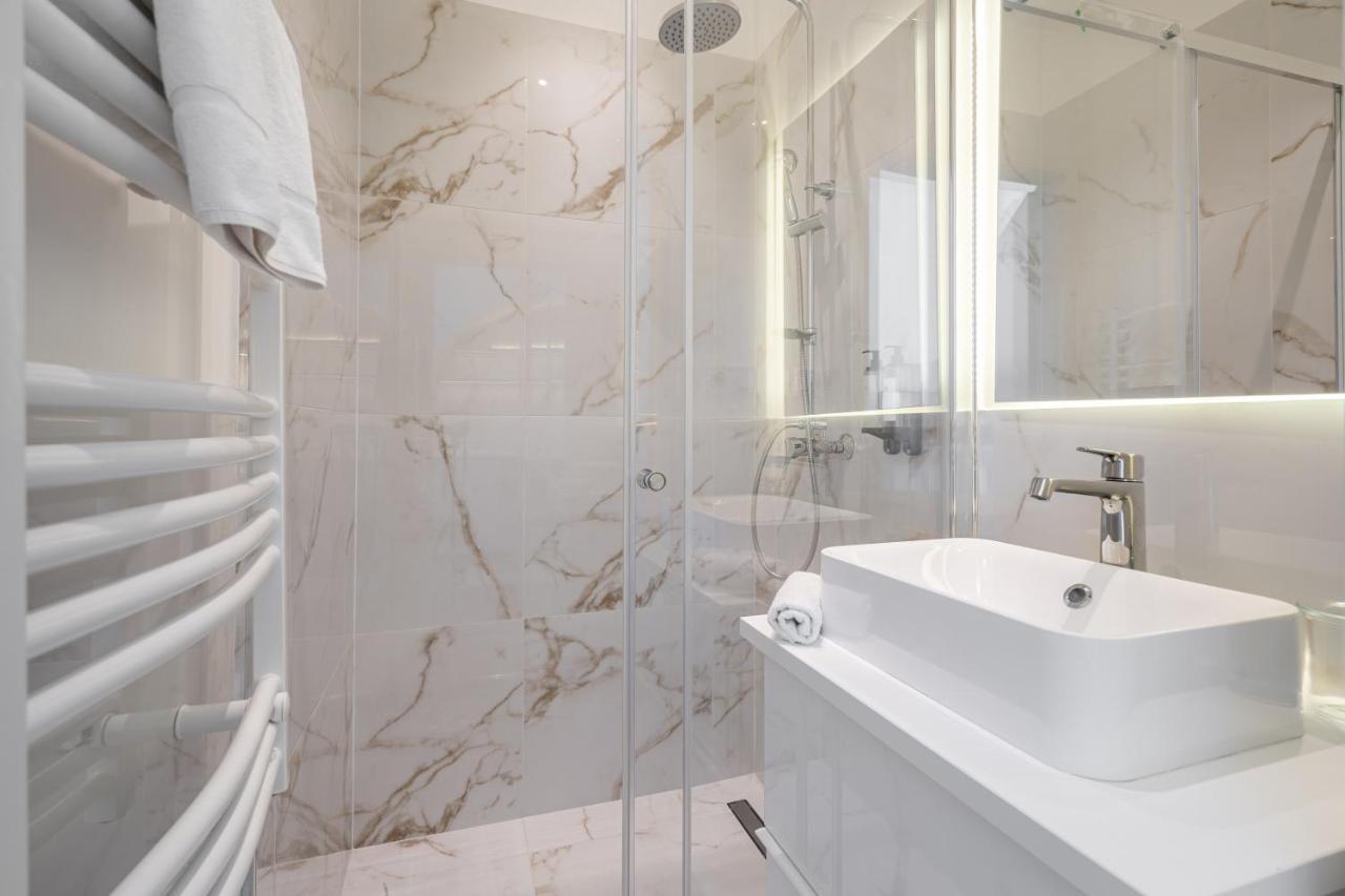 E13 - Grand Boulevard Heritage Suite - Best Location By Bqa Budapest Exterior photo
